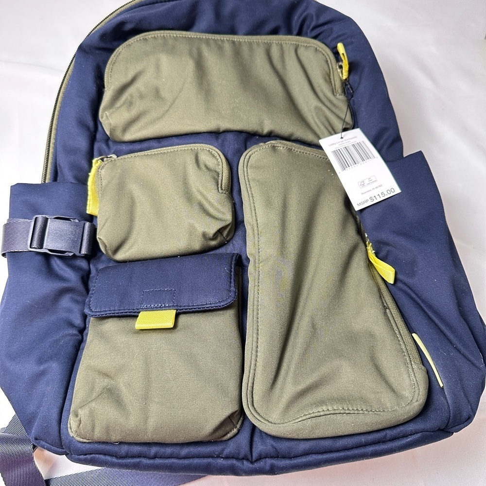 Vera Bradley Navy Daisy Color Block Utility Backpack with flower lining (NEW)